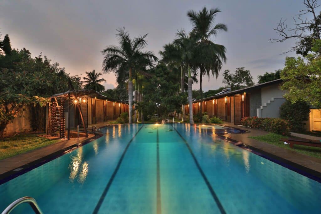 Chaarya Resort & Spa zwembad